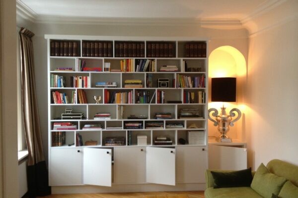 Bücherregal nach Maß im Wohnzimmer