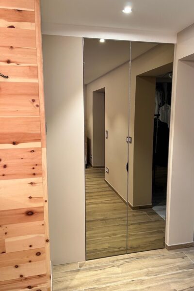 Einbauschrank mit Spiegel