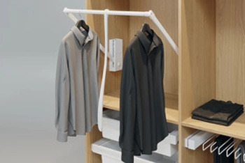 Beispiel für einen Kleiderlift für einen Schrank.