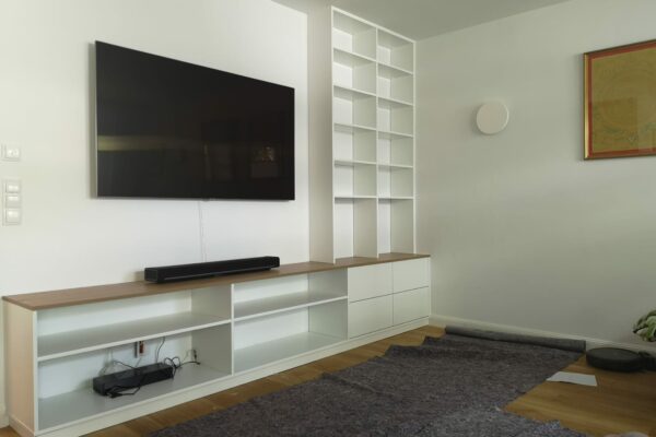 Wohnzimmer Regal nach Maß mit integriertem Sideboard