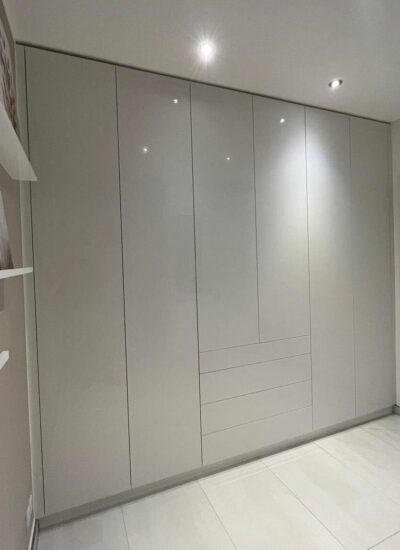 schrank-nach-mass-hochglanz-grau-hamburg