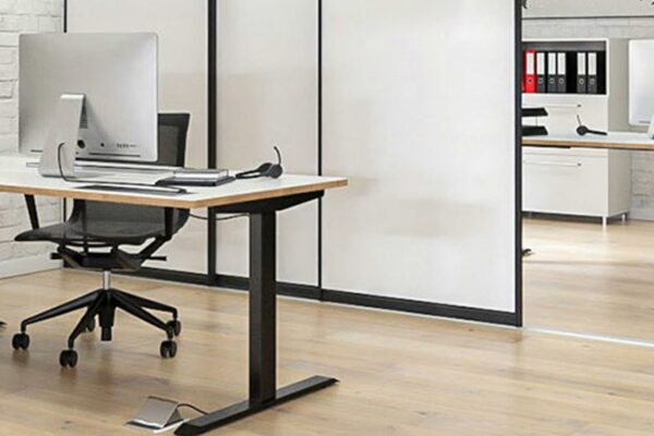 Höhenverstellbarer Schreibtisch schwarzes Gestell Höhenverstellbarer Schreibtisch schwarzes Gestell