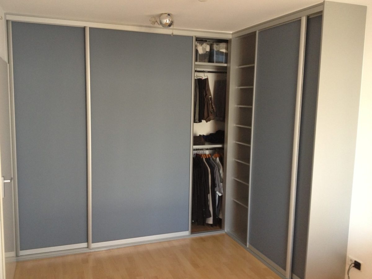 Kleiderschrank über Eck in Altona • STAURAUMFABRIK