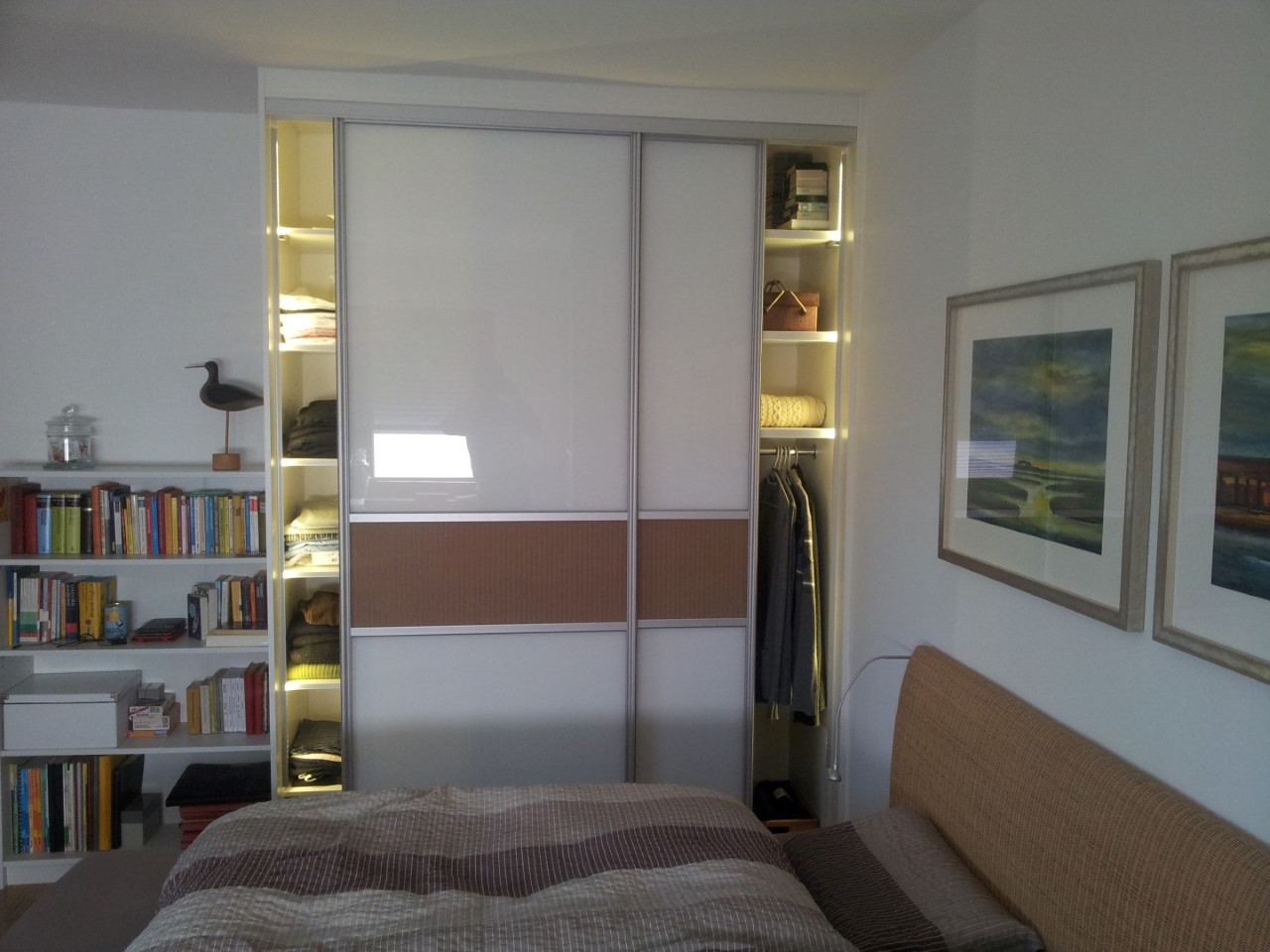 Schlafzimmerschrank mit LED-Innenbeleuchtung KOMANDOR-Nord